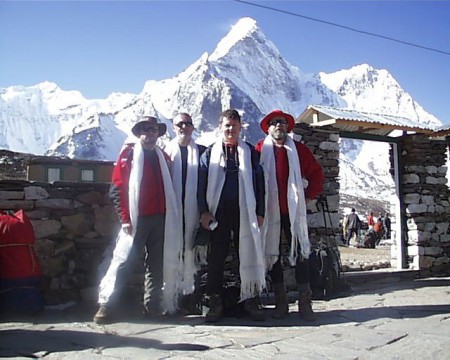 V osade Chhukung, v pozadí Ama Dablam